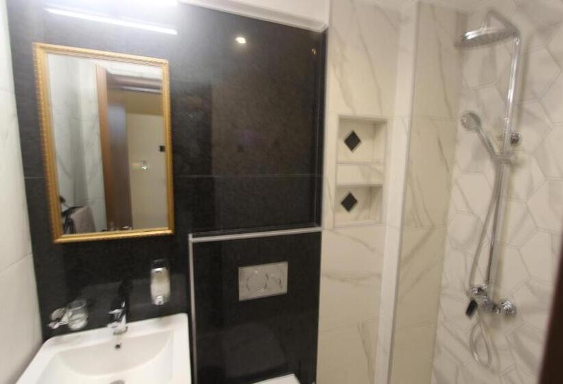 חדר סופריור, Mallas