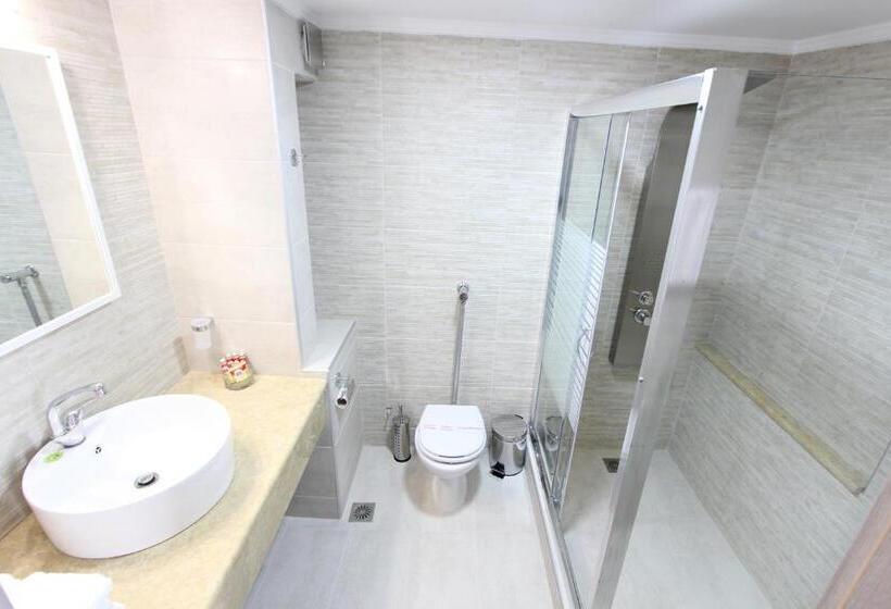 סוויטת ג'וניור סופריור, Mallas