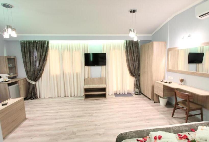 סוויטת ג'וניור סופריור, Mallas