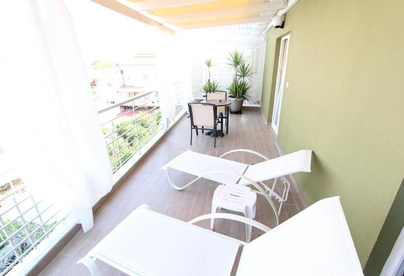 סוויטת ג'וניור עם טרסה, Mallas