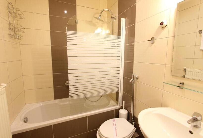 סוויטת ג'וניור עם טרסה, Mallas