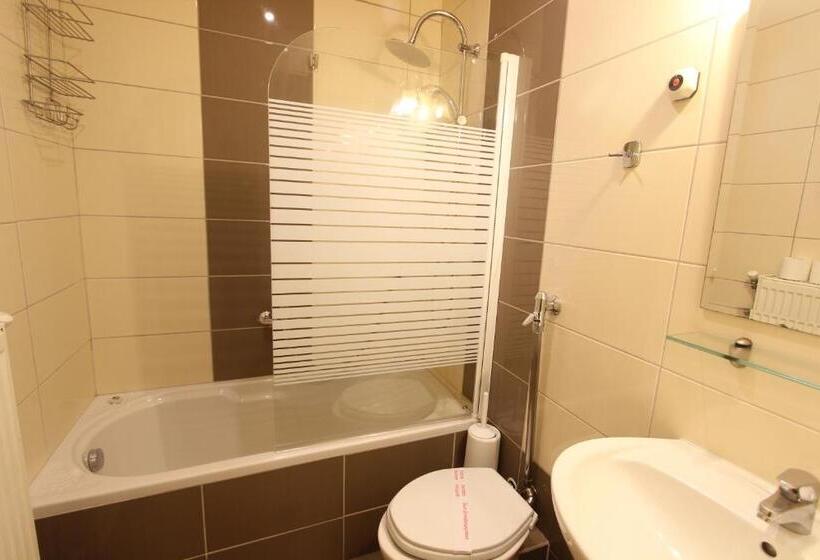 סוויטת ג'וניור עם טרסה, Mallas