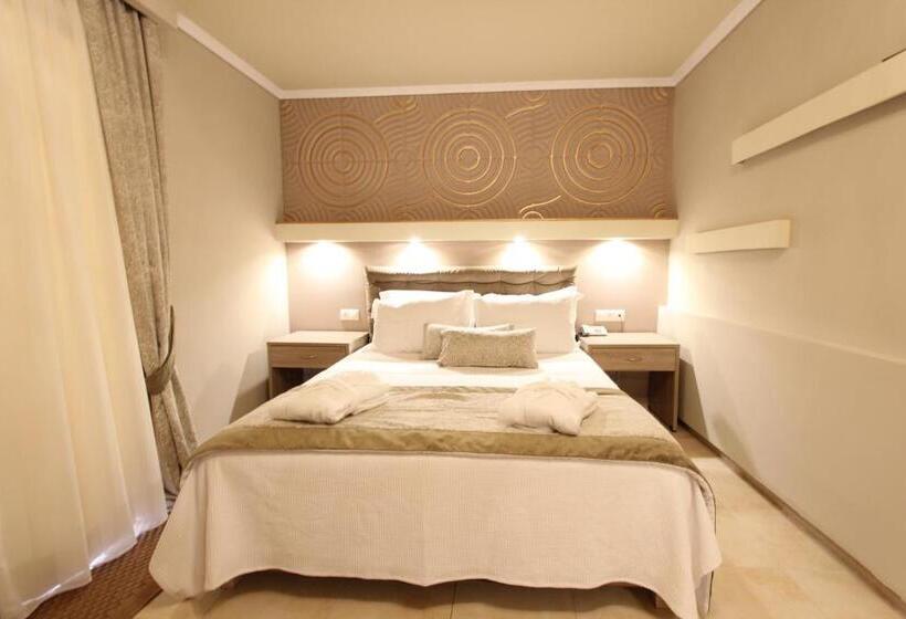 סוויטת ג'וניור עם טרסה, Mallas