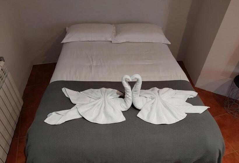 اتاق استاندارد سه نفره, Mirtil