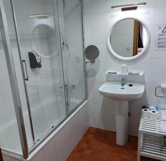 اتاق استاندارد سه نفره, Mirtil