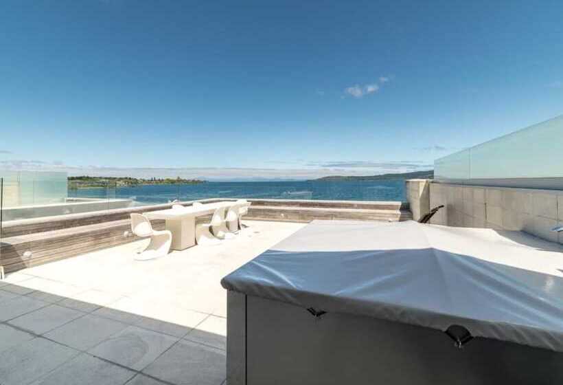 ペントハウス２ベッドルームアパート, Sacred Waters Taupo