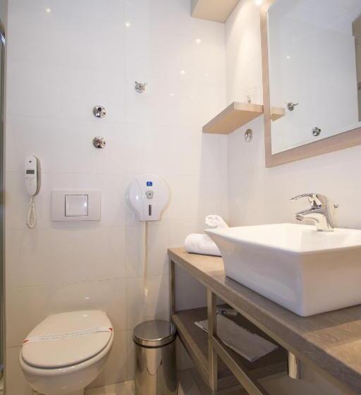 اتاق لوکس, Talija