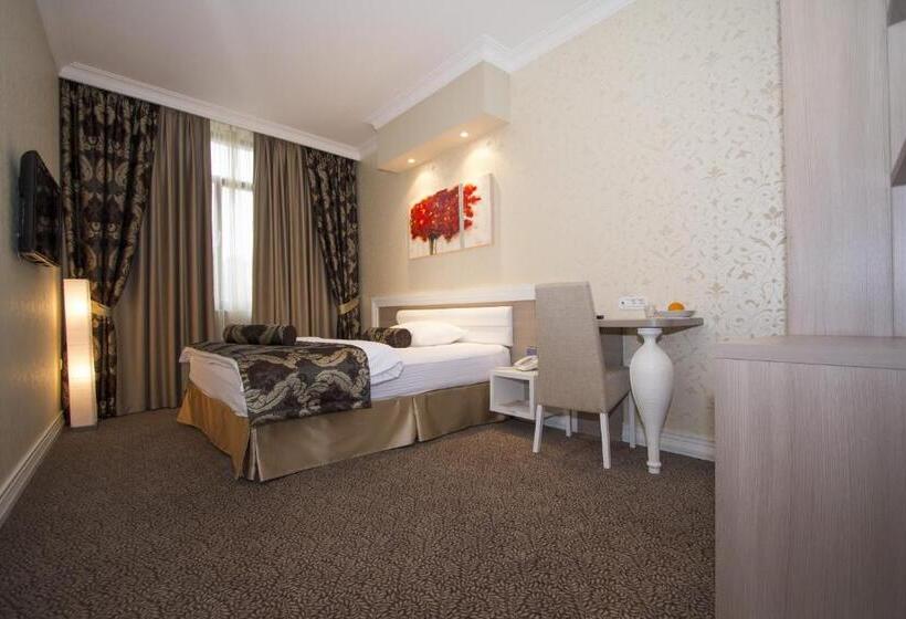 اتاق لوکس, Talija