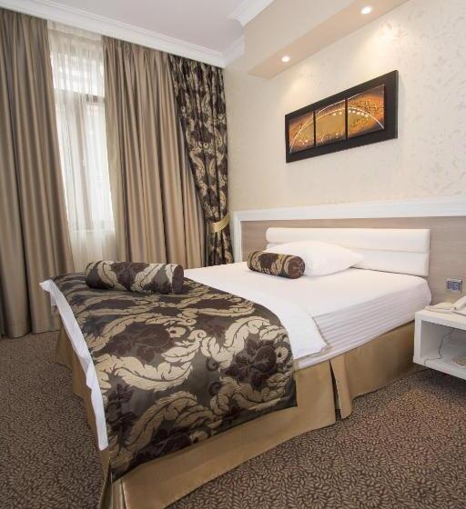 اتاق لوکس, Talija