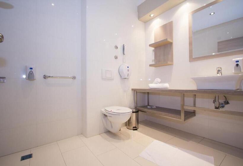 اتاق لوکس, Talija