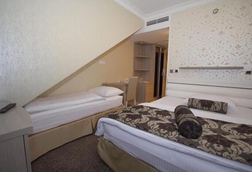 اتاق لوکس, Talija