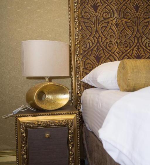 سوییت لوکس, Talija