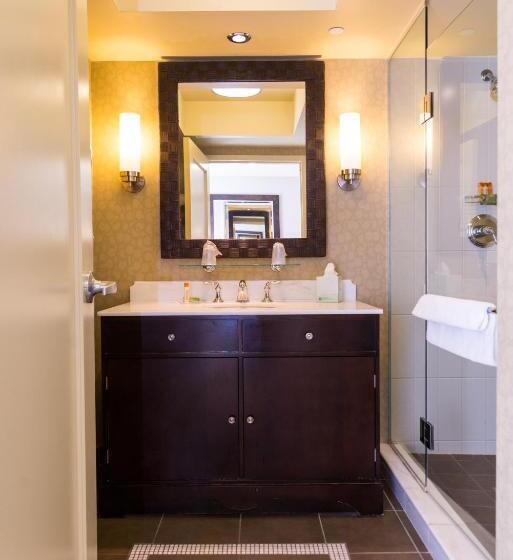 اتاق استاندارد با تخت بزرگ, Isle Casino Hotel Bettendorf