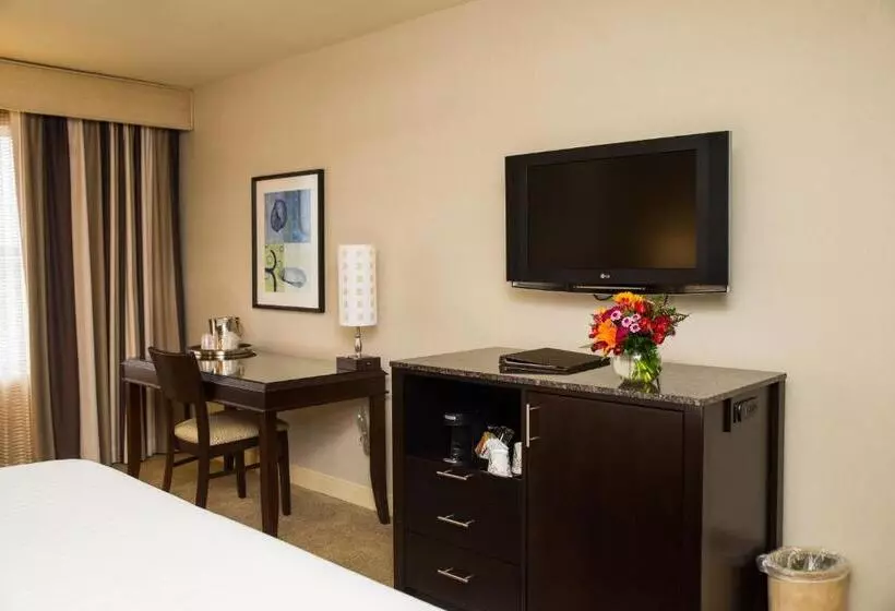 キングサイズベッドのスタンダードルーム, Isle Casino Hotel Bettendorf