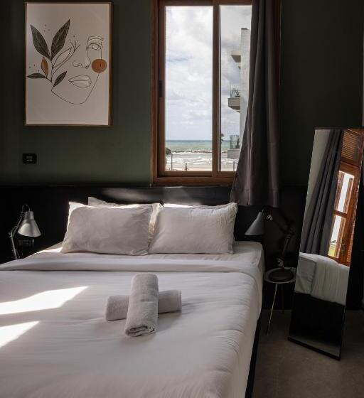 标准工作室带阳台, Residence Suites