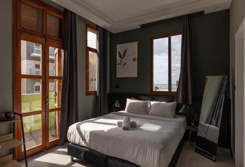 标准工作室带阳台, Residence Suites