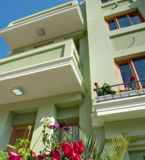 标准工作室, Residence Suites