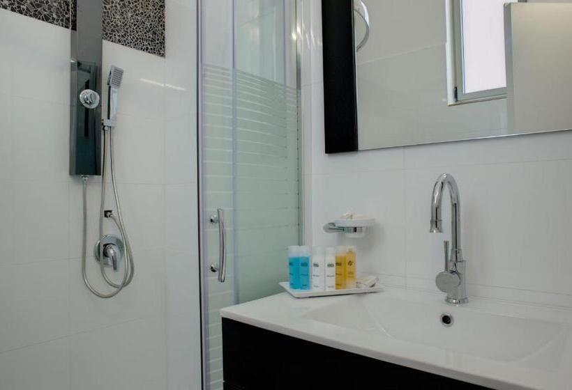 标准工作室带阳台, Residence Suites