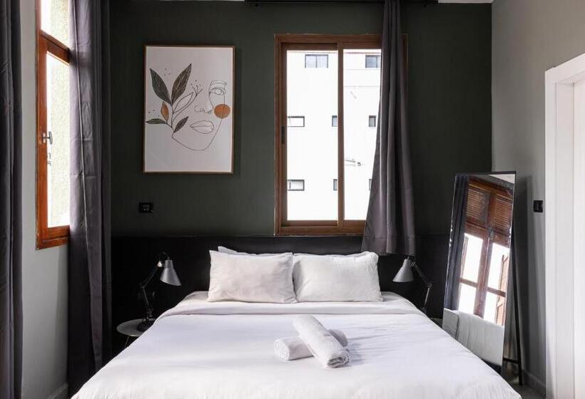 标准工作室带阳台, Residence Suites