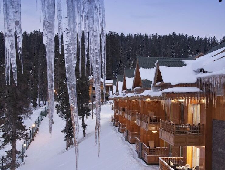 Номер Премиум, The Khyber Himalayan Resort & Spa
