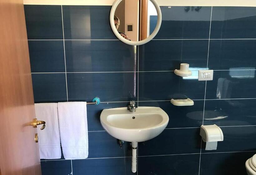 اتاق استاندارد سه نفره, Pescasubacquea