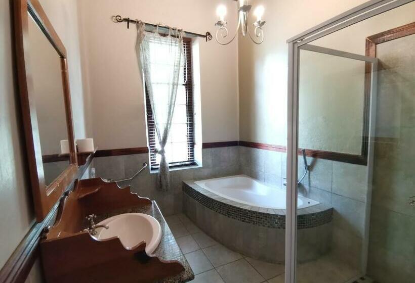 キングサイズベッドのスタンダードルーム, Kralinbergh Estate Guesthouse