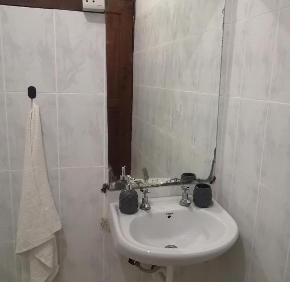 اتاق اکونومی, Safariadventures House