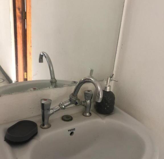 اتاق لوکس, Safariadventures House