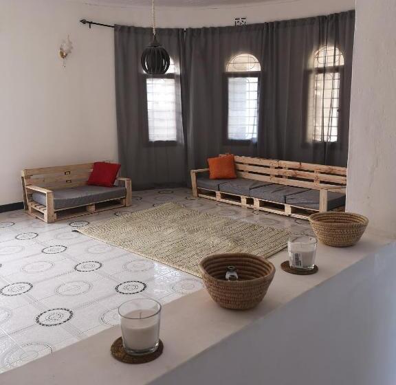 اتاق لوکس, Safariadventures House