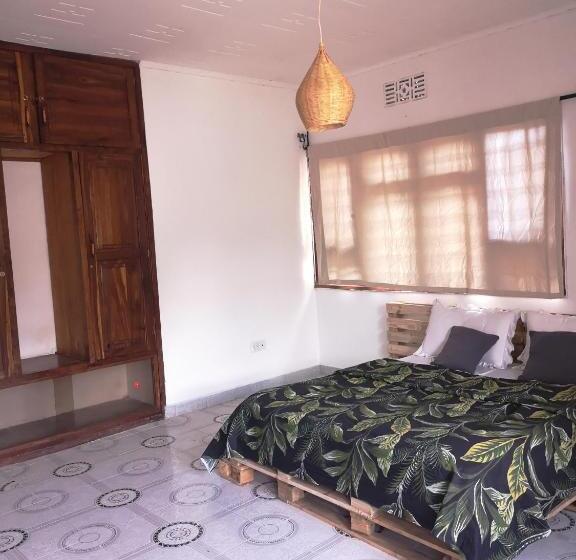 اتاق لوکس, Safariadventures House