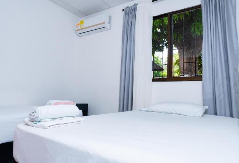 غرفة قياسية ثلاثية حمام مشترك, Oresca Hostel