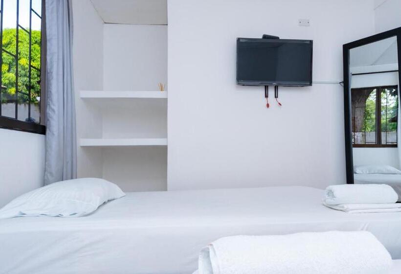 غرفة قياسية ثلاثية حمام مشترك, Oresca Hostel