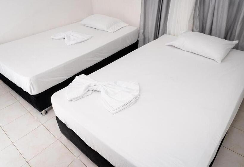 غرفة قياسية ثلاثية حمام مشترك, Oresca Hostel