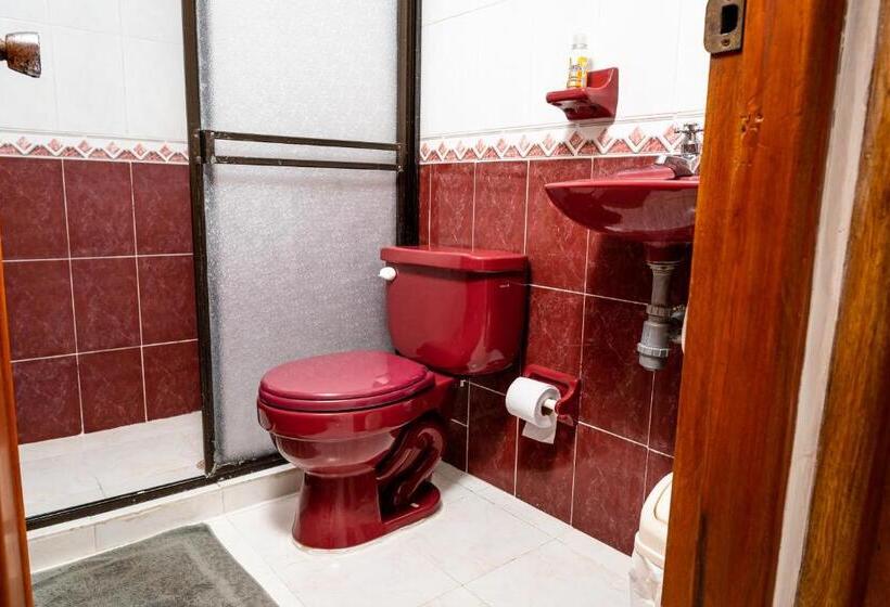 غرفة قياسية ثلاثية حمام مشترك, Oresca Hostel