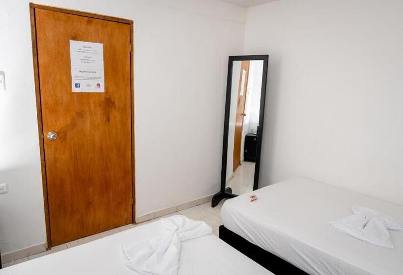 غرفة قياسية ثلاثية حمام مشترك, Oresca Hostel