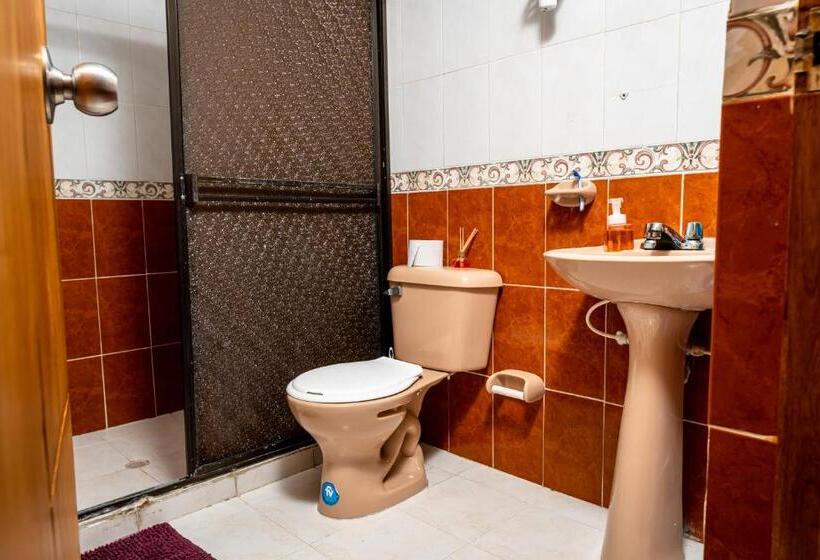 غرفة قياسية ثلاثية, Oresca Hostel