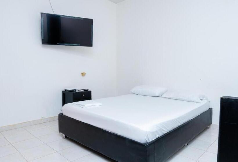 اتاق استاندارد سه نفره, Oresca Hostel