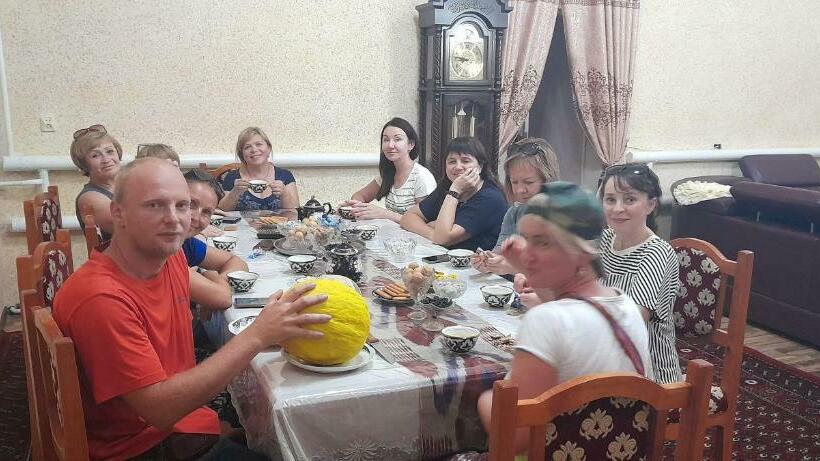 اتاق استاندارد سه نفره, Shodlik Guest House