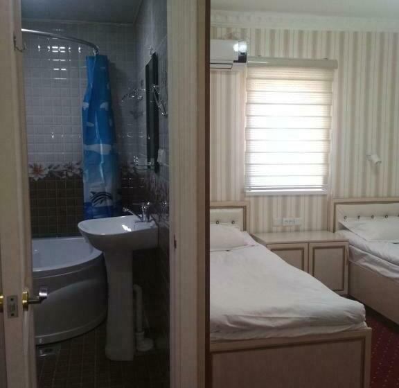 اتاق استاندارد سه نفره, Shodlik Guest House