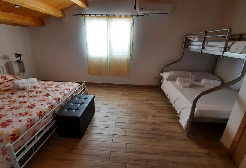 اتاق خانوادگی, Debel House