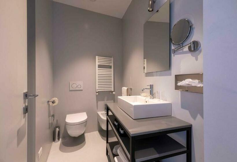 جناح, Oriana Homel Torino