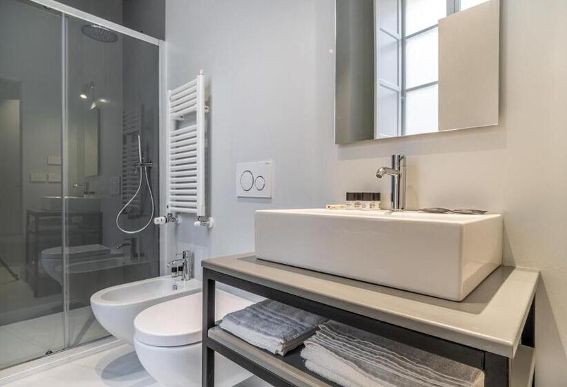 جناح عائلي, Oriana Homel Torino