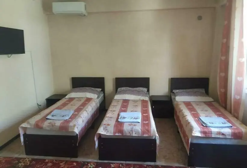 اتاق خانوادگی, Adilet Fatima Guest House