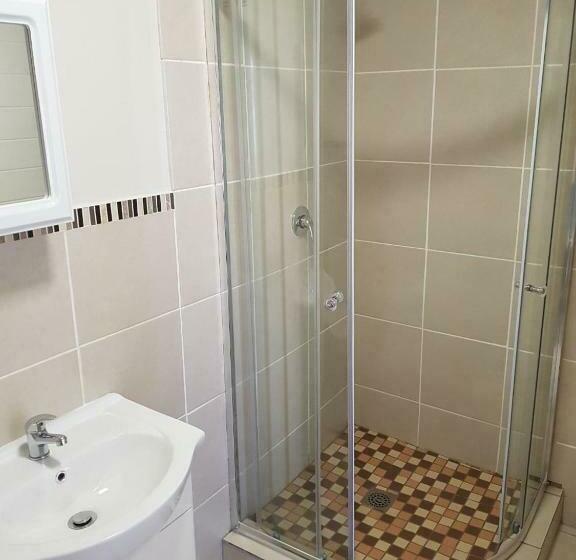 חדר דלוקס, Overnight At Prieska