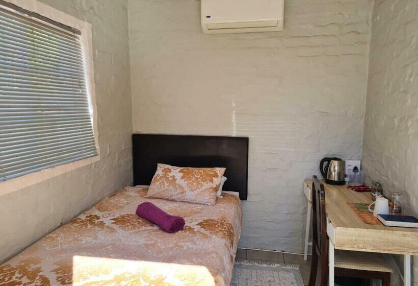 חדר סטנדרט יחיד, Overnight At Prieska