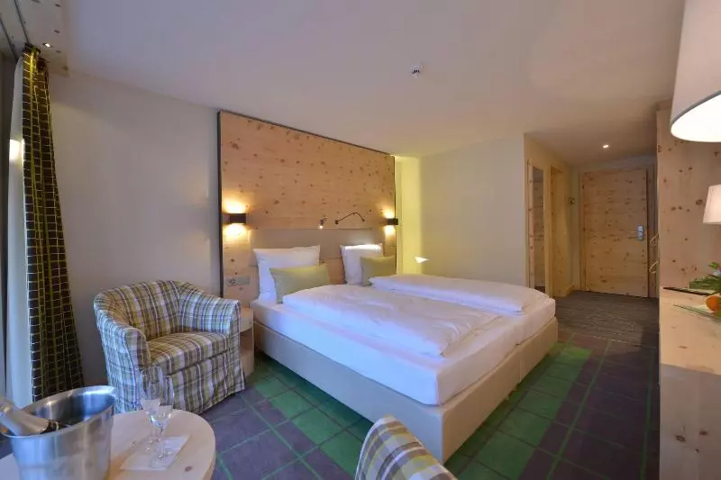 マウンテンビューデラックスルーム, Alpenhotel Fleurs De Zermatt