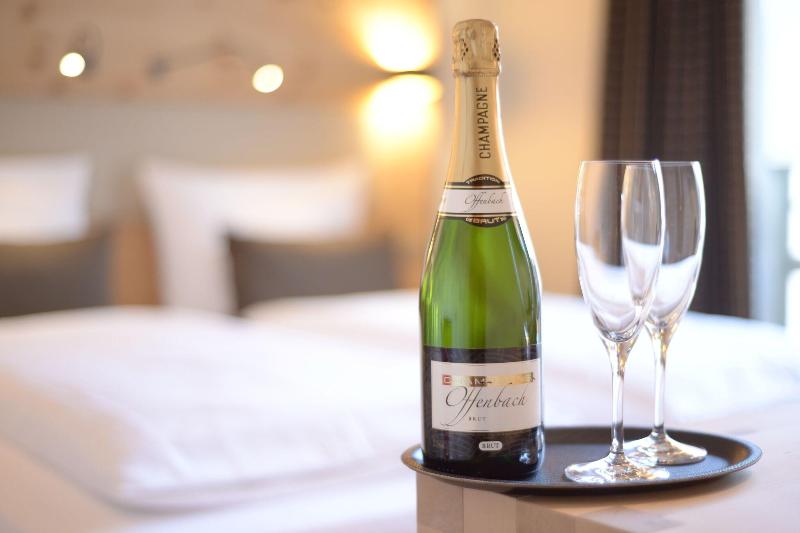 Deluxe Room Mountain View, Alpenhotel Fleurs De Zermatt