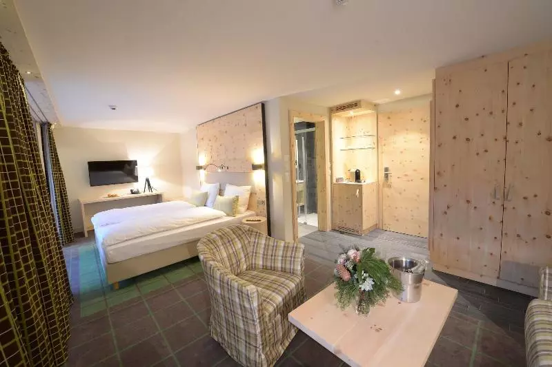 山の見えるジュニアスイート, Alpenhotel Fleurs De Zermatt