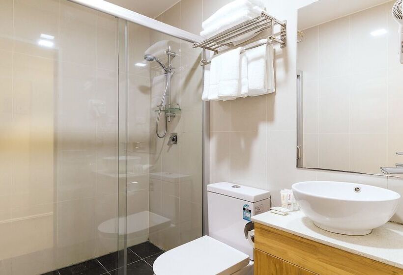 اتاق خانوادگی, The Clarence Hotel Sydney