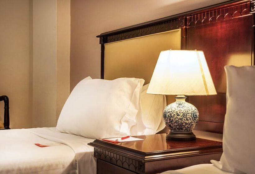 سوییت خانوادگی, The Clarence Hotel Sydney